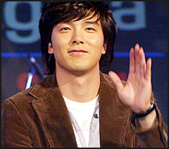 パク・ヨンハ、「初！武道韓！」…韓流スター初の武道館公演 | Joongang