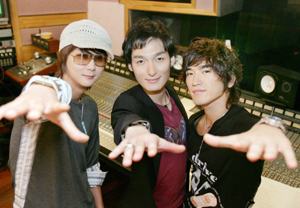 神話 SHINHWA 韓国版 写真集　交通系ストラップ 330px-신화_20주년_기념_팬파티.jpg