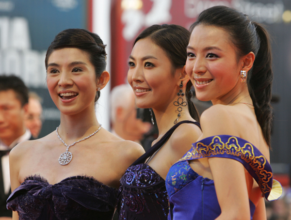 写真 ベネチア映画祭開幕式場のアジア美人 Joongang Ilbo 中央日報