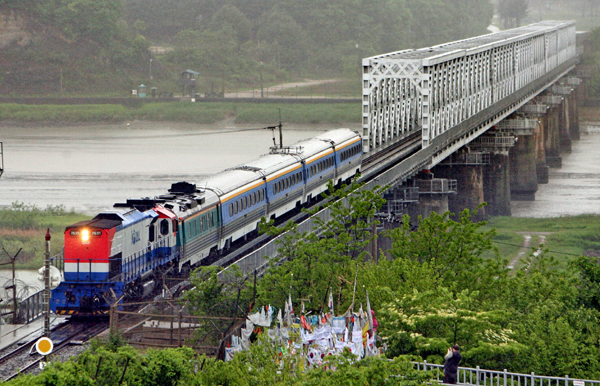 写真 １７日から南北列車試験運行 平和統一への第一歩 Joongang Ilbo 中央日報