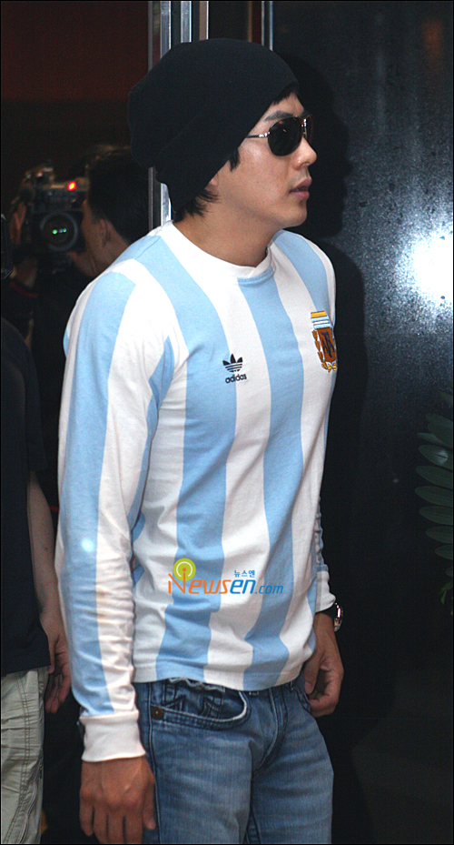 写真 コメディアンキム ヒョンギの結婚式に出席したクォン サンウ Joongang Ilbo 中央日報