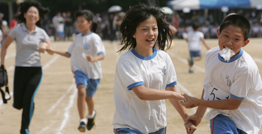 写真 運動会で 借り物競走 Joongang Ilbo 中央日報