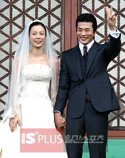 クォン サンウ 披露宴で妻ソン テヨンために直接歌う Joongang Ilbo 中央日報