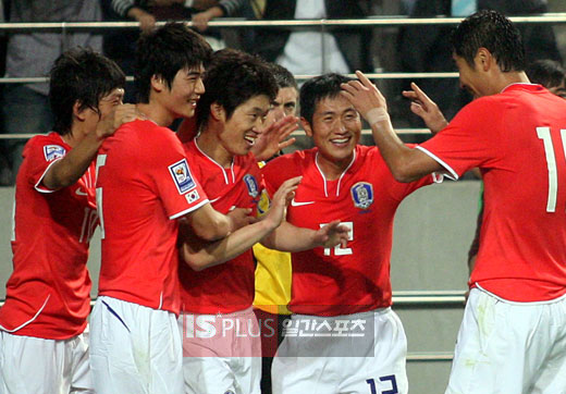 サッカー ゴール爆発 ｕａｅに完勝 ｗ杯最終予選で初勝利 Joongang Ilbo 中央日報