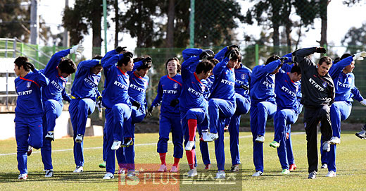 写真 ウォーミングアップをするサッカー代表選手 Joongang Ilbo 中央日報