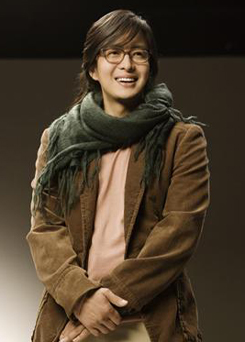 ペ・ヨンジュン、日本ＣＭで「冬のソナタ」マフラーファッション再現