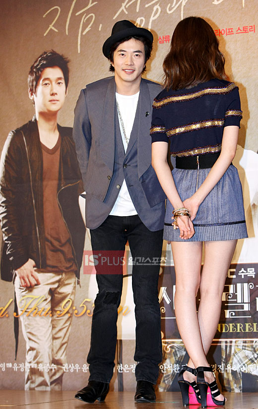 写真 クォン サンウとユナ Joongang Ilbo 中央日報