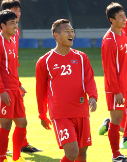 ｗ杯ｄ １４ 希少性が高い北朝鮮代表のユニフォーム Joongang Ilbo 中央日報