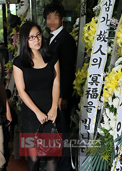 ユジン 昔の恋人パク ヨンハを弔問 Joongang Ilbo 中央日報