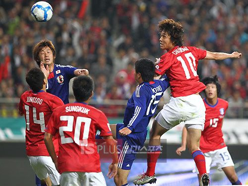 サッカー 朴智星が抜けた韓国 中盤争いで劣勢 日本と０ ０引き分け Joongang Ilbo 中央日報