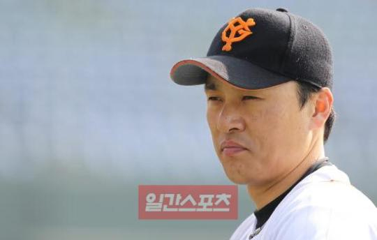 日本プロ野球で名誉回復を狙う李承ヨプ。