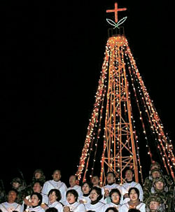 クリスマス前後に北朝鮮同胞に自由と平和のメッセージを伝えてきた愛妓峰灯塔が７年ぶりにつく。