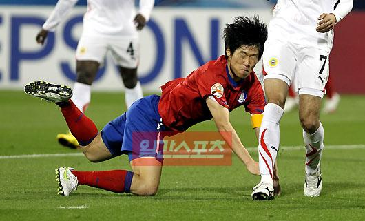 写真 倒れるキャプテン朴 Joongang Ilbo 中央日報