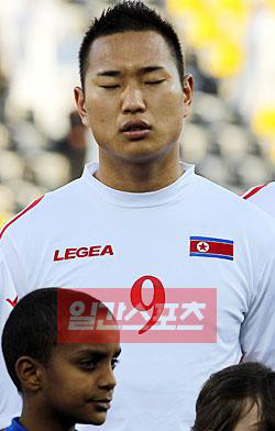 アジアカップに出場中の北朝鮮代表チームの鄭大世（チョン・テセ、２７、ボーフム）。