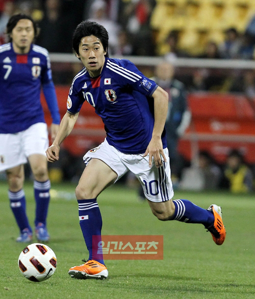 アジア杯 日本のエース系譜を継ぐ １０番 香川真司 Joongang Ilbo 中央日報