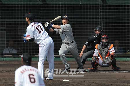 春季キャンプ３試合目で初本塁打を放ったオリックスの李承ヨプ（イ・スンヨプ、３５）。