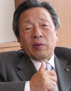 地震復旧基金に１００億ウォン寄付…在日同胞の韓昌祐マルハン会長 