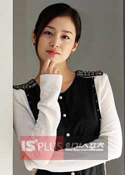 キム・テヒ、韓国俳優で初めて日本ファッション誌の専属モデルに