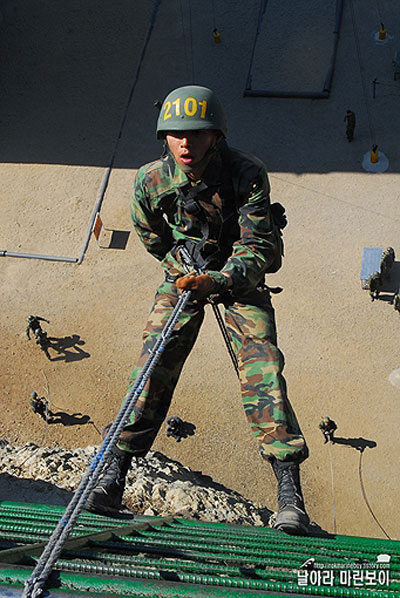 西海（ソヘ）ペクリョン島海兵隊６旅団に専属配置になったヒョンビン（本名キム・テピョン、写真＝海兵隊ホームページ）。