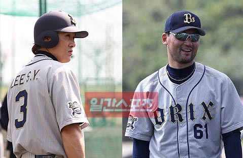 オリックスの李承ヨプ（イ・スンヨプ、３５、左）と朴賛浩（パク・チャンホ、３８）。