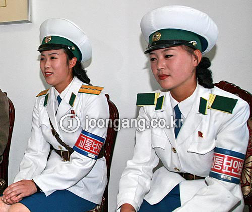 北朝鮮の双子美女２組。