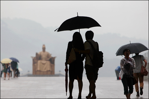 台風が去って一安心の韓国ですが、次なる梅雨前線がやってきています。ソウルは明日から、また雨の予報。雨具が手放せない日々は、もうしばらく続きそうです。