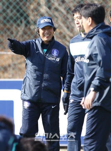 サッカー韓国代表チームの趙広来監督。