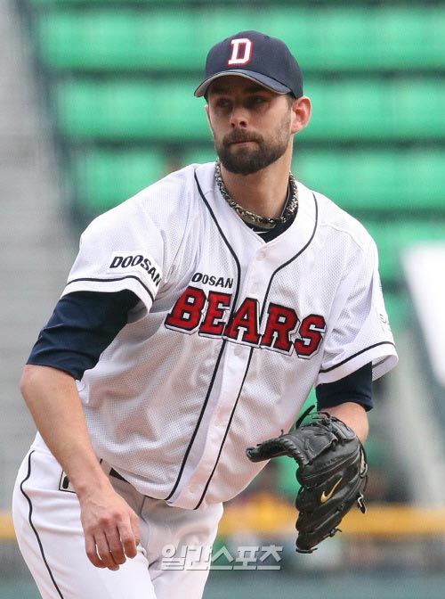 韓国プロ野球球団、斗山（ドゥサン）ベアーズの外国人投手ダスティン・ニッパート。