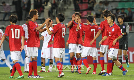 ２１日、昌原（チャンウォン）サッカーセンターで行われた２０１２年ロンドンオリンピック（五輪）アジア最終予選Ａ組第１戦の韓国－オマーン戦で、２－０で韓国が勝利した。
