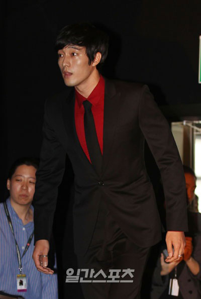 ６日、釜山（プサン）国際映画祭開幕作「ただあなただけ」の試写会に登場した俳優のソ・ジソブ。