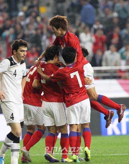 サッカー ｕ ２２韓国代表 ウズベキスタンに大勝 Joongang Ilbo 中央日報