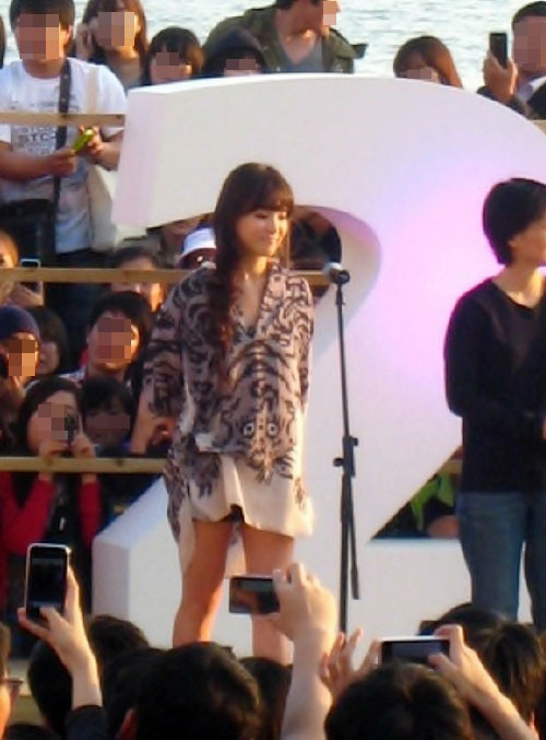 釜山国際映画祭に登場した女優ソン・ヘギョ。