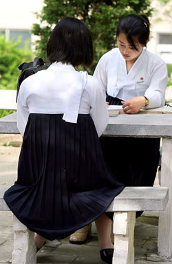 金日成総合大学の女子学生。
