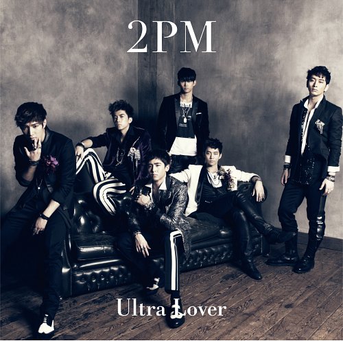 日本で３枚目のシングル「Ｕｌｔｒａ　Ｌｏｖｅｒ」を発売したグループ２ＰＭ。