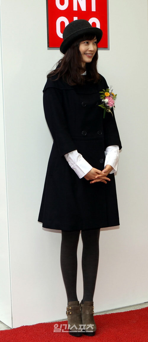 １１日、ソウル明洞で行われたユニクロのフラッグシップストアのオープン記念イベントに登場した女優のイ・ナヨン。
