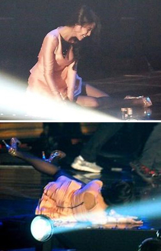 ２４日に行われた「２０１１メロンミュージックアワード」で、ステージ上で転倒した歌手ＩＵ（アイユー）。