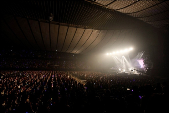 男性バンドＣＮＢＬＵＥが東京・代々木体育館でツアーコンサートを開催した。