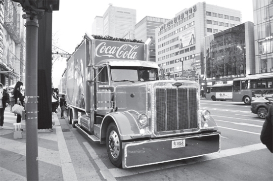 日本で人気の「アメリカントラック広告」 韓国に上陸 | Joongang Ilbo