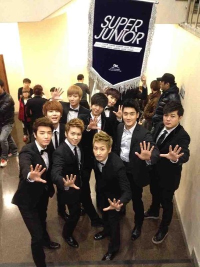 ＳＵＰＥＲ　ＪＵＮＩＯＲ（スーパージュニア、写真＝イトゥクのツイッター）。