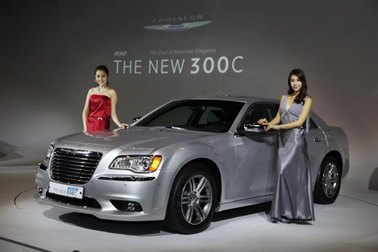 クライスラーコリアのプレミアムセダン、２０１２年型「ニュー３００Ｃ」ガソリン・ディーゼルモデル。