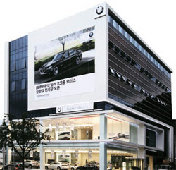 昨年８月にオープンした大邱（テグ）のＢＭＷ展示場。最近、輸入車の展示場が全国に広がり、コンセプトを持った地域店舗が増えている。