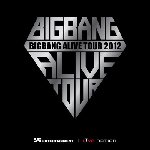 ＢＩＧＢＡＮＧ（ビッグバン）が行うワールドツアー「ＢＩＧＢＡＮＧ　Ａｌｉｖｅ　Ｔｏｕｒ２０１２」のポスター。