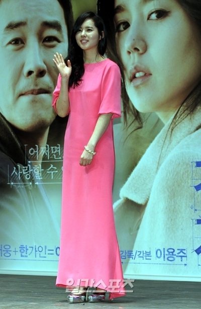 １３日、ソウルのロッテシネマ建大入口で行われた映画「建築学概論」（イ・ヨンジュ監督）の制作報告会に登場した女優のハン・ガイン。