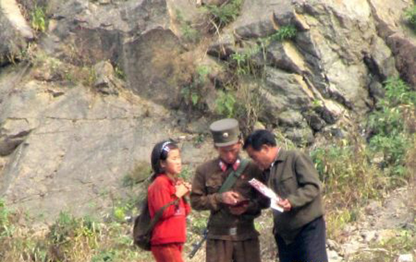 北朝鮮軍人らによる検問の様子。（資料写真＝朝鮮中国）