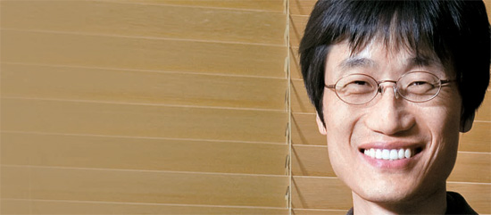 李海珍（イ・ヘジン）ＮＨＮ取締役会議長は「昨年の東日本大震災当時、日本国民のコミュニケーション場面を見て‘ネイバーライン’の開発に着手した」と述べた。