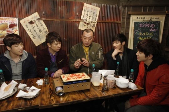 ２ＰＭと２ＡＭが出演する『２ＰＭ＆２ＡＭ　Ｗａｎｄｅｒ　Ｔｒｉｐ』（写真＝ビッグヒートエンターテイメント提供）。