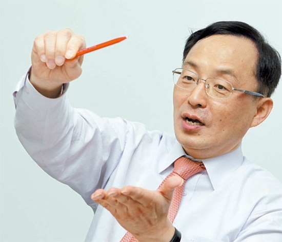 韓国航空隊航空宇宙および機械工学部のチャン・ヨングン教授。