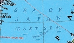 ナショナルジオグラフィックの「世界地図（Ａｔｌａｓ　ｏｆ　ｔｈｅ　Ｗｏｒｌｄ）」は０５年版から「ＥＡＳＴ　ＳＥＡ」と「ＳＥＡ　ＯＦ　ＪＡＰＡＮ」を併記している。