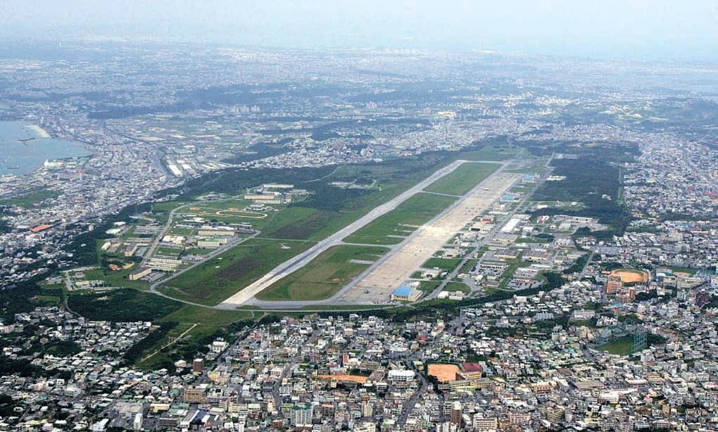 沖縄宜野湾市の中心部にある普天間米軍基地。