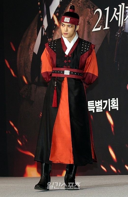 １７日、ＭＢＣ（文化放送）の週末ドラマ「タイムスリップＤｒ．ＪＩＮ」の制作発表会に登場した俳優のキム・ジェジュン。